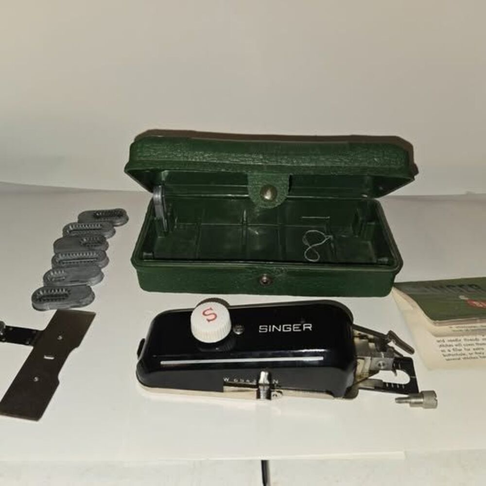 VTG Singer Buttonholer Attachment model number 760506 original Case 6 Templates